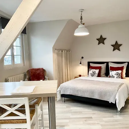 דירה Mon D'attache